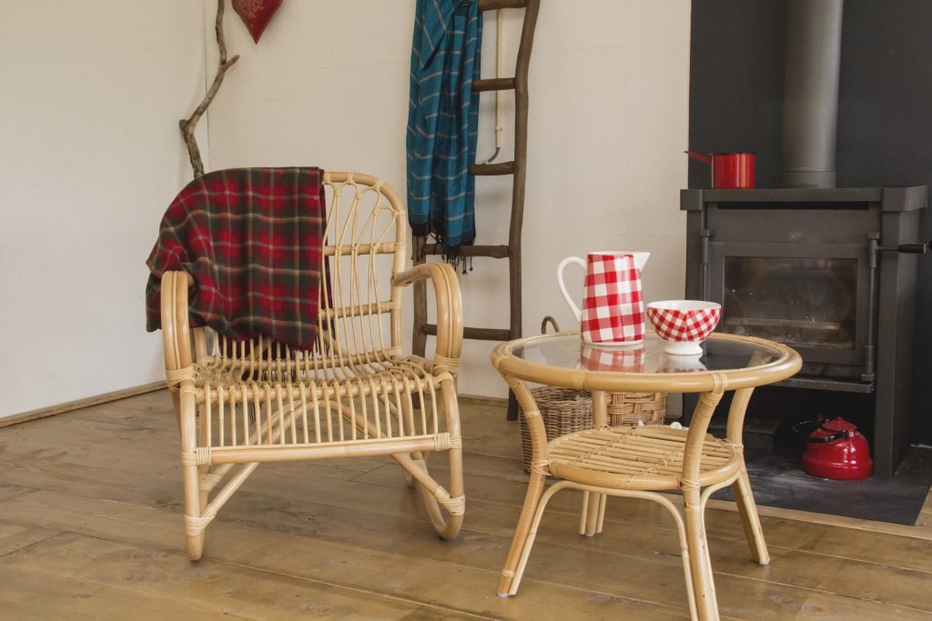 Rotan tafeltje Belse retro rond te combineren met de stoel Belse.